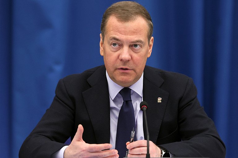 Медведев увидел у России возможность вбить гвоздь в крышку гроба неоколониализма