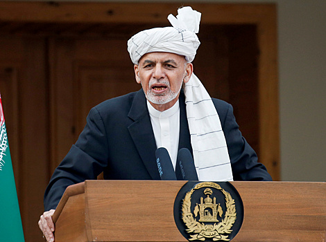 Бежавший из Афганистана президент пообещал вернуться