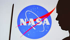 Посольство РФ высмеяло пост NASA о первом полете американца в космос