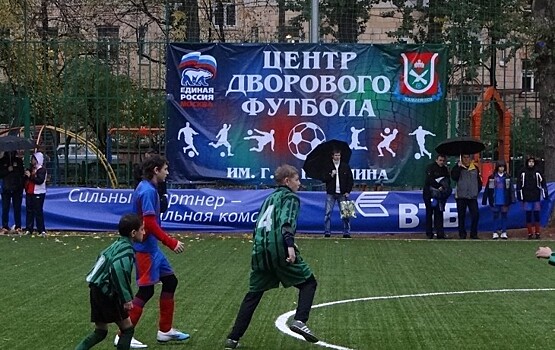 «Америнканка», «чеканка», «карась» и другие дворовые игры с мячом