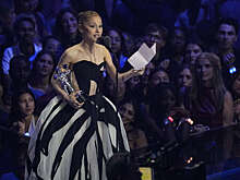 Блогер‑рецидивист Джонсон Вэнь напал на Ариану Гранде в Сингапуре