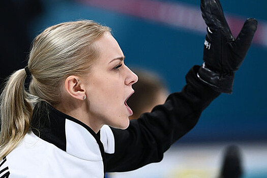 Российская керлингиста показала сексуальное тело под каплями воды