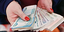 Россиянам напомнили о компенсации за задержку зарплаты перед Новым годом