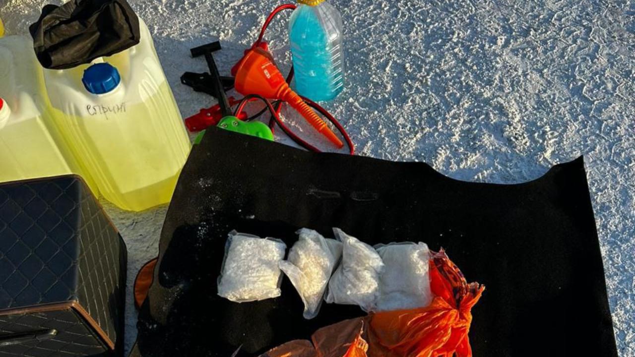 В Якутии инспекторы ДПС на трассе «Колыма» задержали иностранца с 2 кг «синтетики»