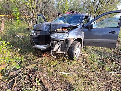 В Большечерниговском районе LADA Kalina слетела с трассы после смерти водителя