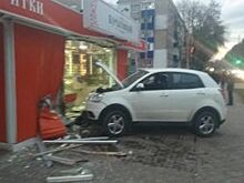 В Стерлитамаке водитель иномарки, которому стало плохо, врезался в магазин