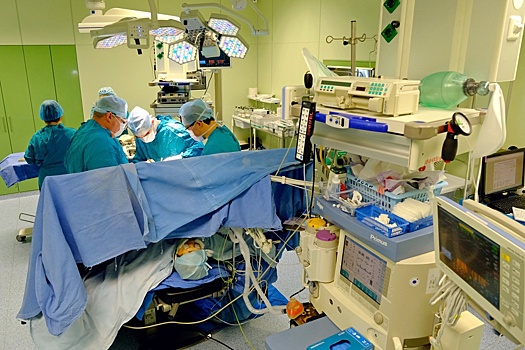 Пациенту удалили гигантскую опухоль весом 13 килограммов