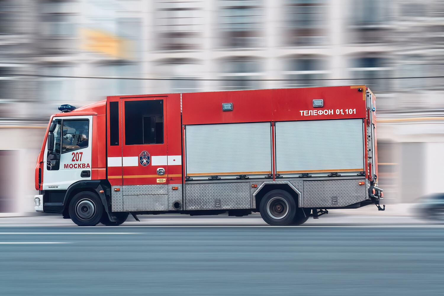 В Москве перекрыли движение транспорта из-за пожара