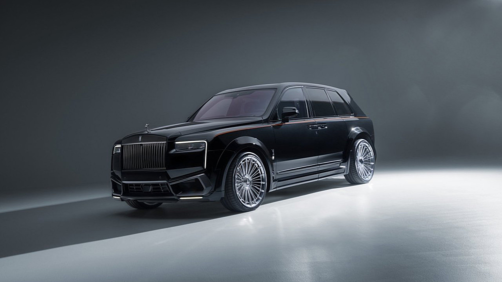 Компания Spofec, которая специализируется на доработке автомобилей Rolls-Royce, представила Cullinan Overdose. За этим названием скрывается 685- или 707-сильный кроссовер с 24-дюймовыми колёсами Vossen и новым аэродинамическим обвесом вкупе со спортивным выхлопом и заниженной подвеской.