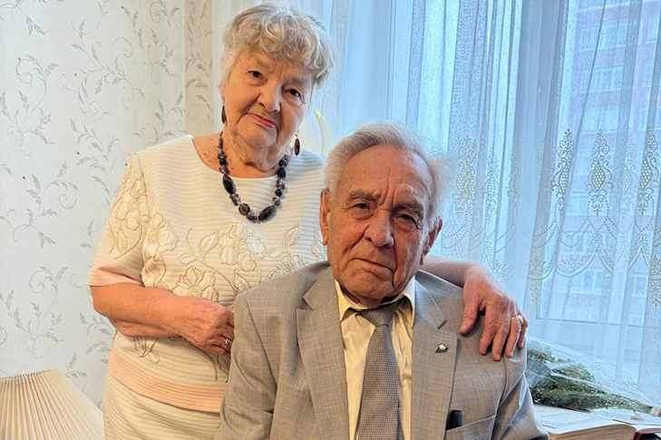 65 лет рука об руку: супруги из Новосибирска отпраздновали железную свадьбу