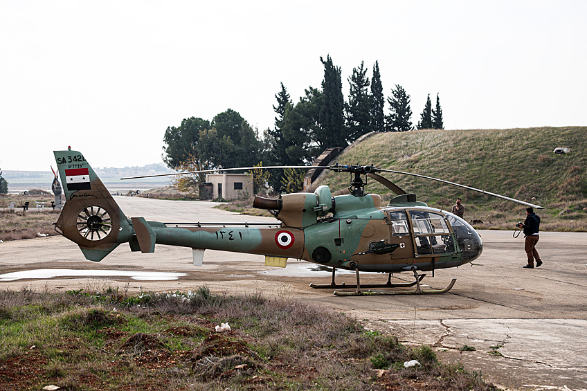 Брошенный вертолет САР на аэродроме в Дамаске