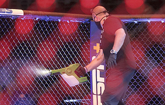 Тренер Махачева отправлен на карантин перед боем россиянина в UFC