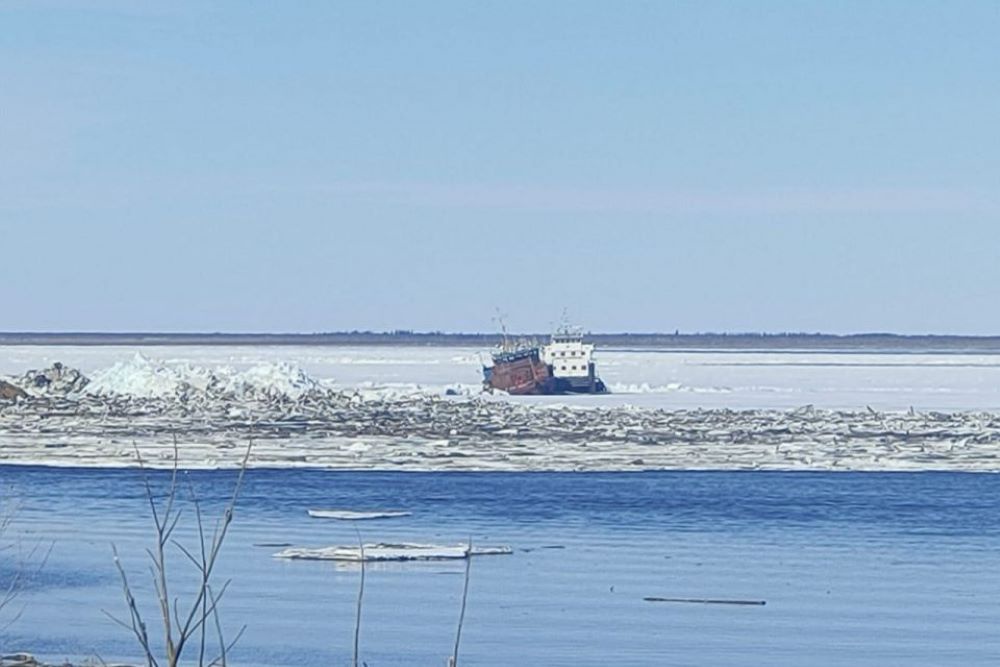 В Якутии на реке Лена затонули два теплохода
