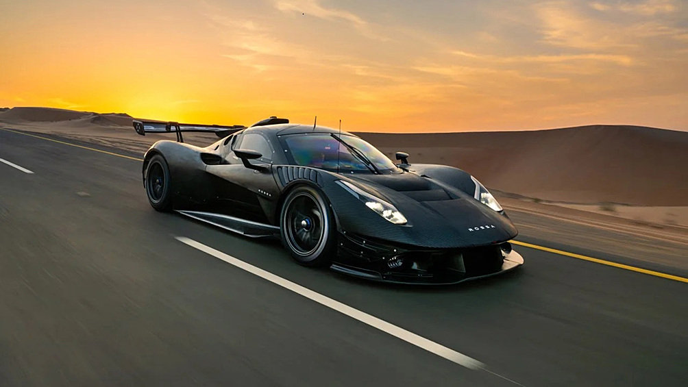 Суперкар Rossa – проект российского автогонщика Романа Русинова. Автомобиль увидел свет в 2023-м году в качестве спортивного прототипа для участия в гонках на выносливость в классах GT2/GT3. Само купе было построено вокруг углепластикового монокока с наружными кузовными панелями из углепластика, а в движение его приводил 5,2-литровый атмосферный V10 отдачей 680 л.с. от Lamborghini. Разгон до 100 км/ч был заявлен на уровне 3,2 секунды, а «максималка» – 380 км/ч. Позднее машина получила мотор V10 от фирмы Judd мощностью порядка 800 «лошадок».