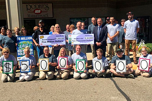 Учительница выиграла состояние и продолжила работать в школе