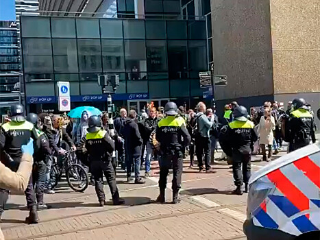 В Гааге задержали несколько десятков протестующих против карантина