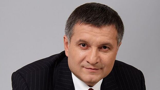МК: Экс-глава МВД Украины Аваков попал под обыск из-за махинации с вертолетами