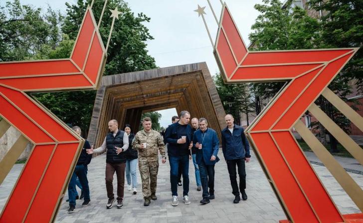 Александр Хинштейн осмотрел в Белгороде общественные пространства