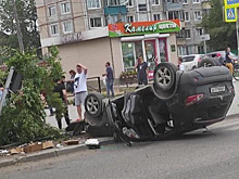 Стали известны подробности аварии в Благовещенске с перевернувшимся автомобилем