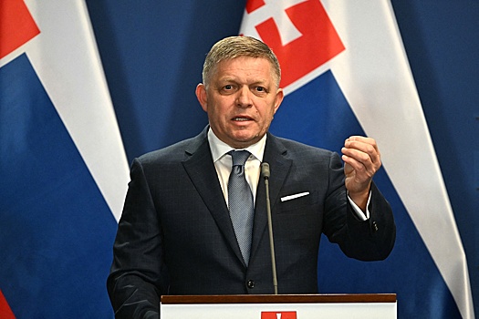 Словацкий премьер сообщил, что четвертый год не пользуется мобильным телефоном