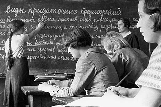 «Революция открыла двери потоку иностранных слов». Объяснены изменения в русском языке при советской власти