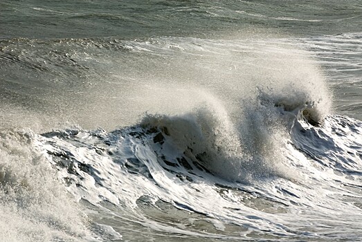 Режим повышенной готовности вводят в Новороссийске. Шторм на подходе