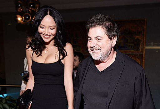 Дарина Эрвин снялась в новом образе: каре и стильный черный комбинезон