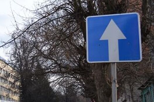 В Омске на дороге с односторонним движением произошла лобовая авария