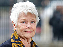 Джуди Денч исполнила песню ABBA "Waterloo" в лобби шотландского отеля