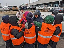 Автомобилистам Владивостока вручили праздничные послания