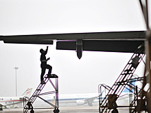 Пассажир закинул мелочь в двигатель самолета на счастье и сел в тюрьму