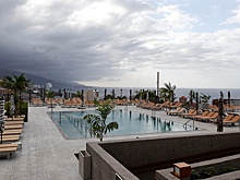 Гигантская волна на Тенерифе в Испании унесла жизни четырех человек