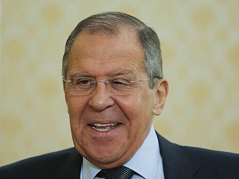 Лавров получил необычный подарок от председателя ОБСЕ