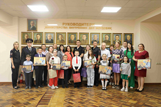 В МВД  по Республике Мордовия состоялось награждение победителей регионального этапа Всероссийского конкурса «Полицейский дядя Степа-2024» и финалистов  фотомарафона  «Полиция за порядок на дороге»