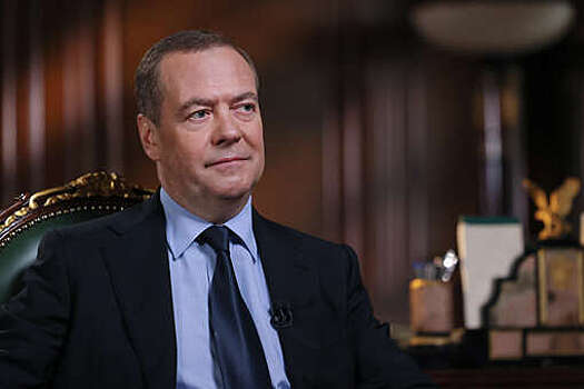 Медведев: Европа молчит на фоне массированных налетов украинских БПЛА на Россию