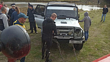 Автомобиль ушел под воду в Свердловской области