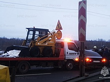 Двое госпитализированы после столкновения легковушки с эвакуатором