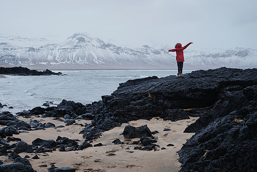 Здесь все всех знают, поэтому новые лица всегда приковывают внимание местных. Куда бы ни зашел путешественник — его тепло встретят и попросят рассказать о себе. Их интерес совершенно искренний. Эта нация слишком самодостаточна, чтобы лицемерить.  