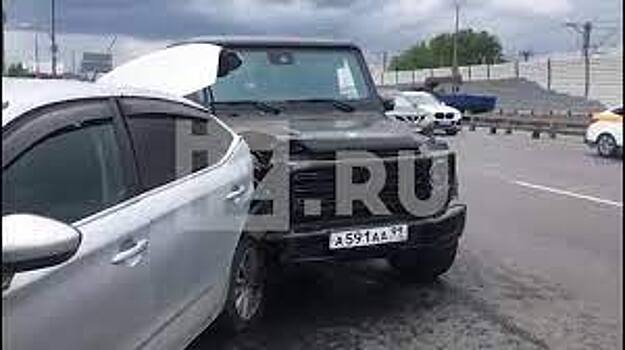 ВИДЕО: Кадры с места жесткого ДТП с «Гелендвагеном» в центре Москвы