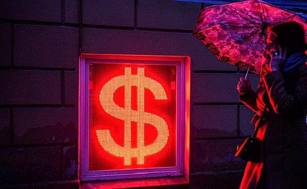 Экономист: Доллар прошел «точку невозврата»