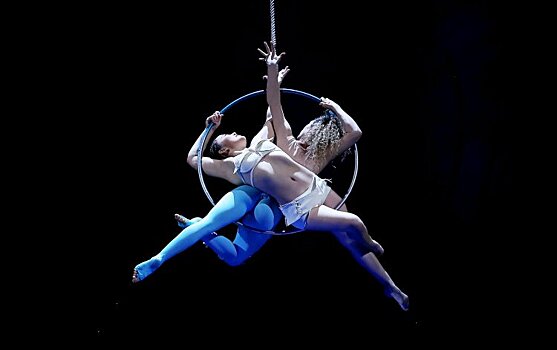 Акробат сорвался с турника во время выступления в российском цирке