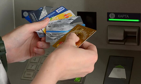 Эксперт рассказал, можно ли отменить ошибочный перевод денег на карту