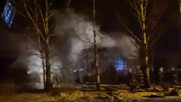 В Кирове загорелся жилой дом