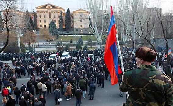 Армянский исход: Отъезд сотен тысяч человек превратит страну во вторую Абхазию