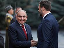 В Ереване вице-президента США встретили митингом