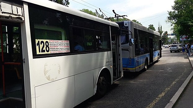 ДТП с троллейбусом в Алматы: врачи рассказали о состоянии пострадавших