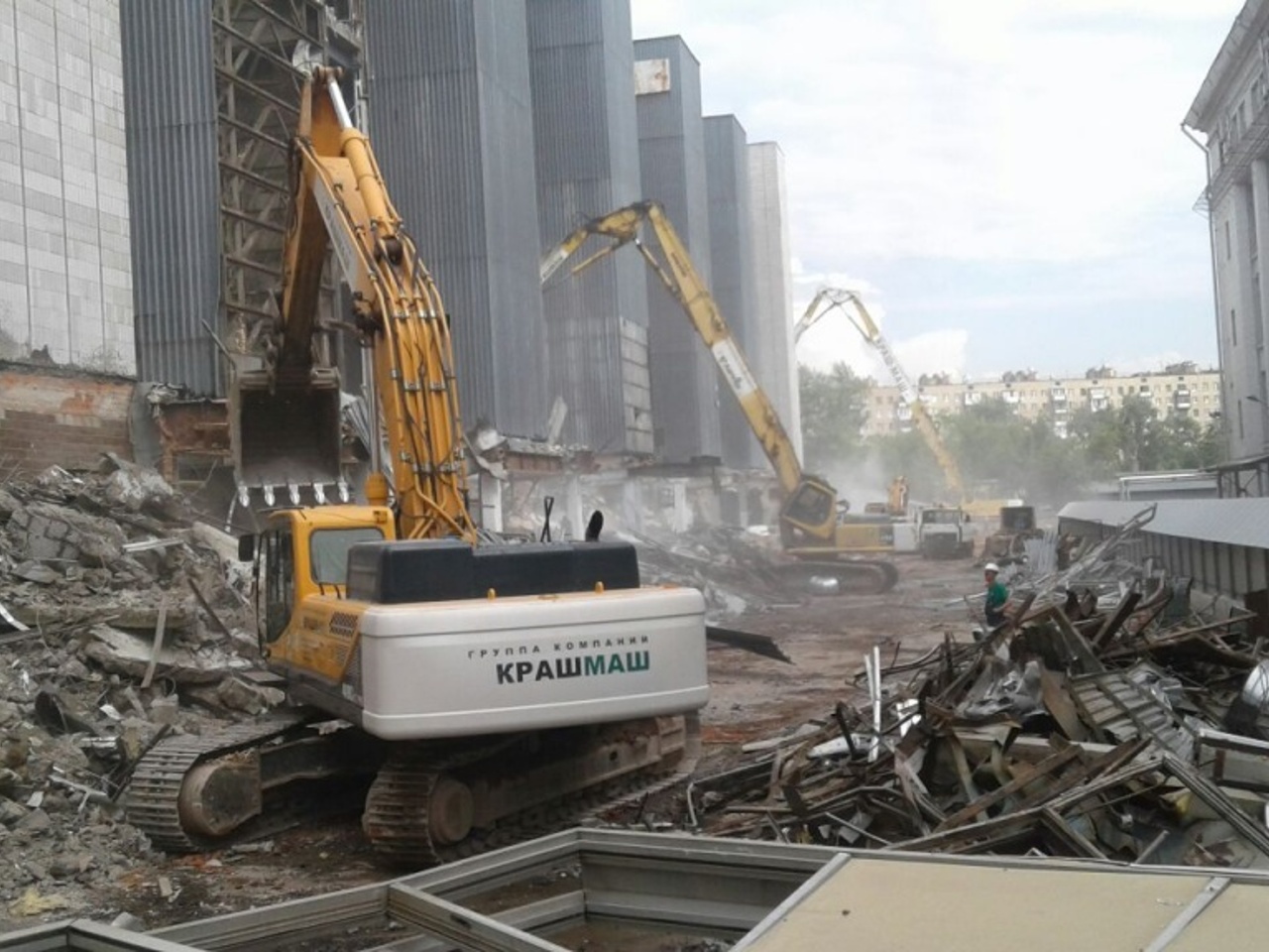 Гк крашмаш. Здание самосвал. Снос завода москва крашмаш. Группа компаний крашмаш. Гк крашмаш.
