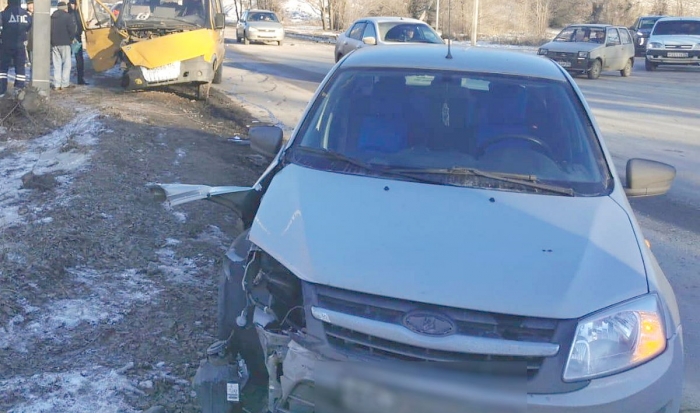 Под Волгоградом в тройном ДТП пострадал 17-летний пассажир маршрутки