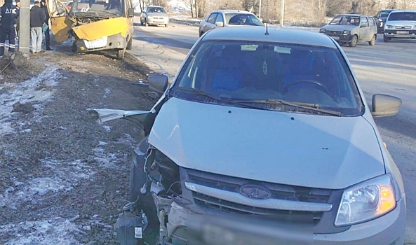 Три человека пострадали при массовом ДТП в Тольятти