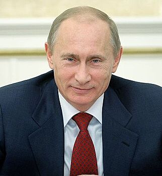 Путин отменил возрастную дискриминацию при раздаче миллионов костромским врачам
